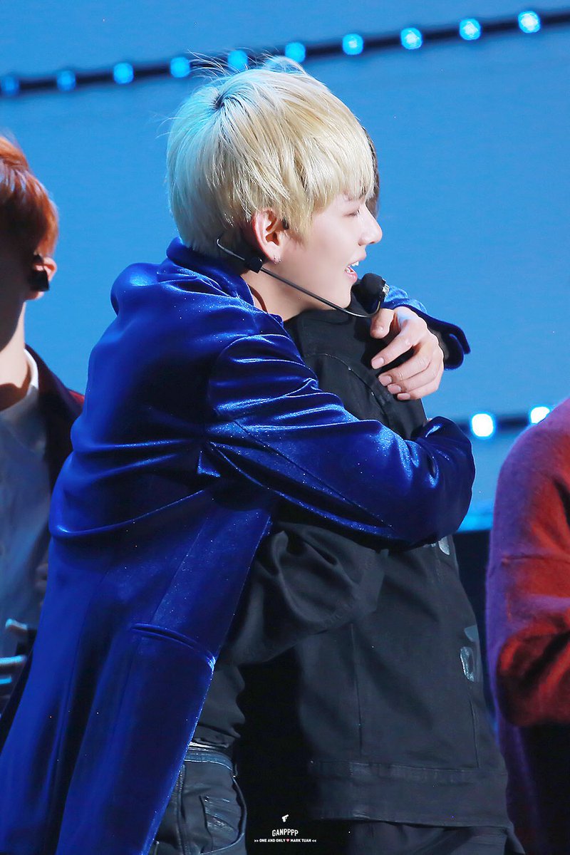 yjsw1722's tweet image. ตอนที่เพื่อนรู้ข่าวว่าเมียเพื่อนป่วย เพื่อนก็ต้องปรอบเพื่อน เอ๊ะ หรือแทฮยอนจะเป็นเพื่อนสนิทคิดไม่สื่อ ควบทั้งคู่ไปเลย #MarkJae #VJae #VMark