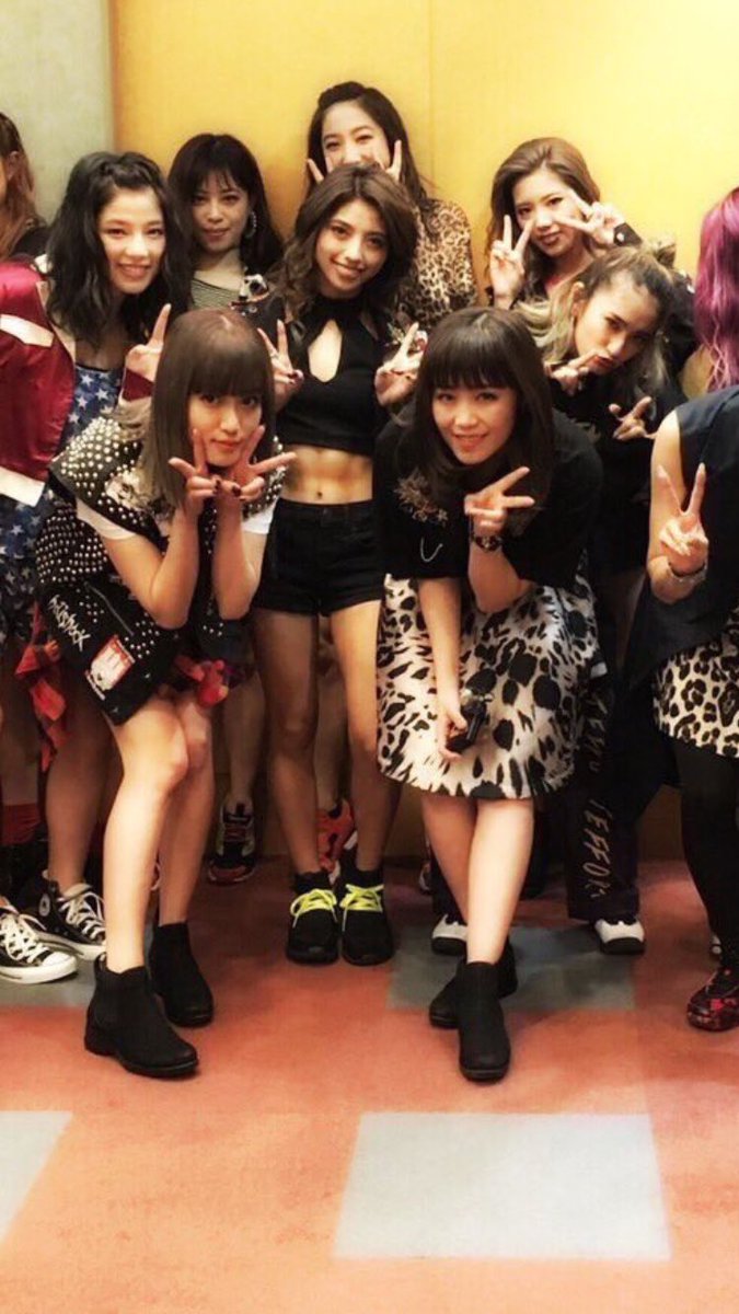 hinokaede_1341's tweet photo. この画像さーちゃんの脚の間、のんちゃんの膝のことろぐらいに顔うつってない？
怖いんやけど https://t.co/ngriyrXj1r