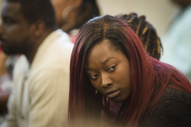 3ChicsPolitico's tweet photo. Nov 1, 2016 #RayTensingTrial #SamDubose's daughter Raegan Brooks looks at Ray Tensing's family during opening statements https://t.co/kfLuO2toJD
