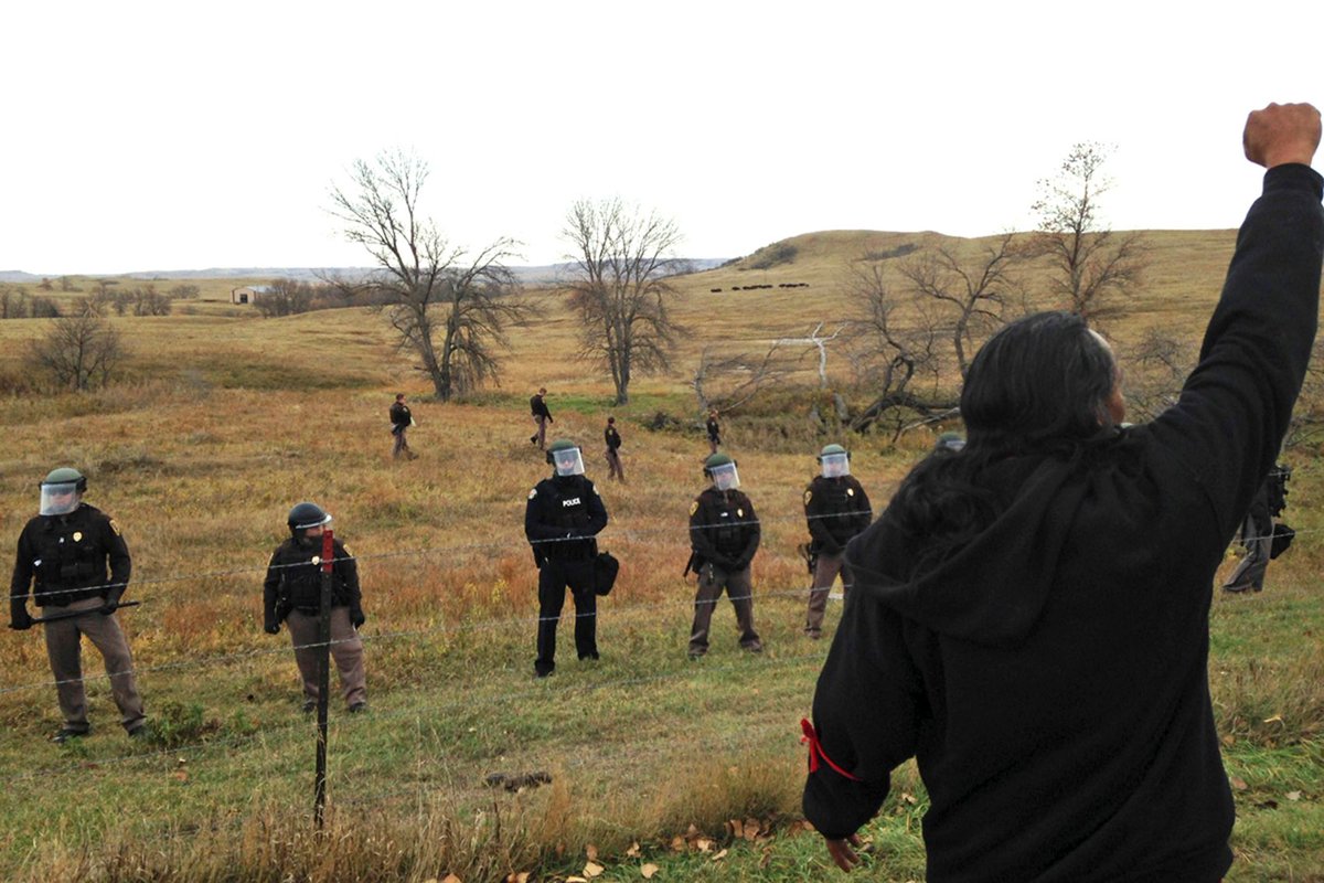TheTylt's tweet photo. Should the Dakota Access Pipeline be shut down? https://t.co/gbHqefNJoJ

Vote #BuildDAPL vs #StopDAPLnow https://t.co/0v9TYDbi8q