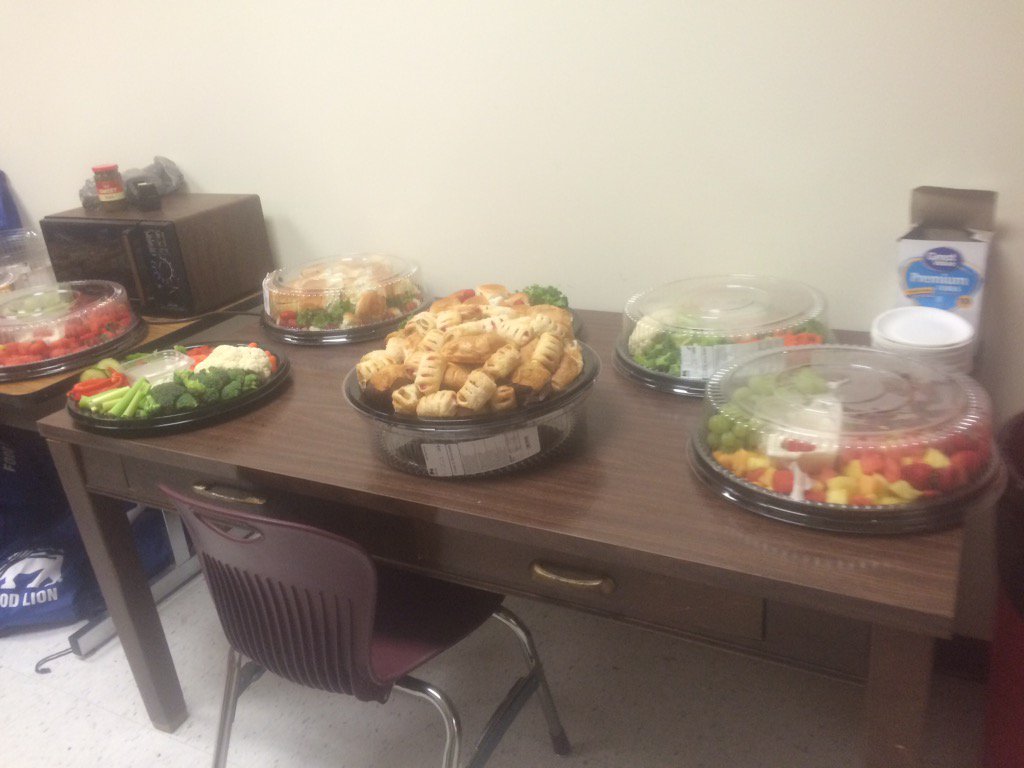 Prattdixon's tweet photo. Thank you Food Lion for the great treats today. @mooresvillems https://t.co/HB4BlLYSRY
