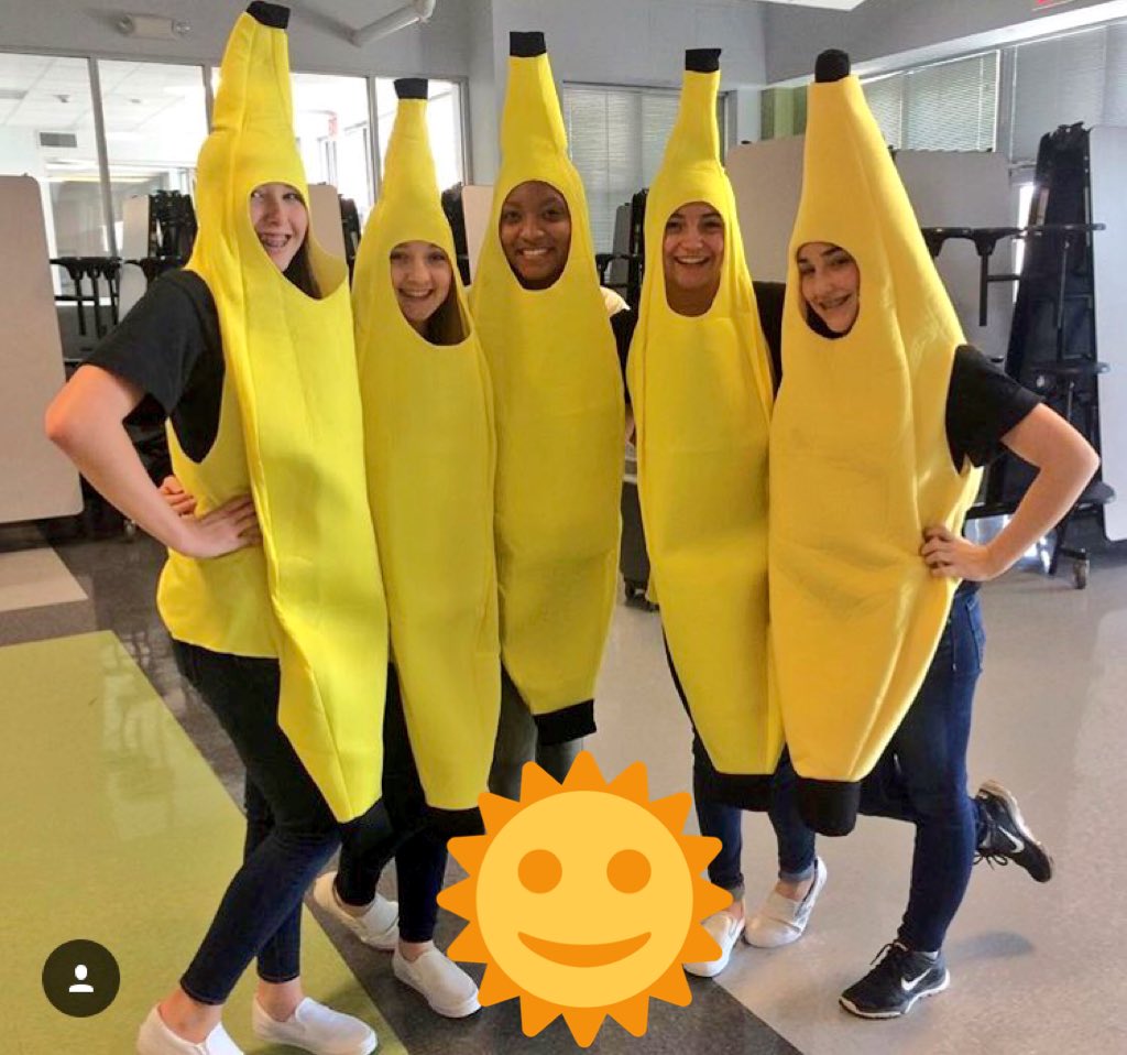 armstrongwoot's tweet photo. A2: A BANANA BECAUSE  ITS a nice fruit #MarjiChat https://t.co/XfbFbYIJaO