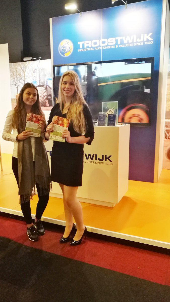 Rundvee_EH's tweet photo. Onze topstagiairs promoten de veiling voor @Orange_Babies in hal 7. Bied mee! Meer info: https://t.co/wQN9Ncc2YC #RMVHB2016 #Hardenberg https://t.co/cWQqU3IJ4m