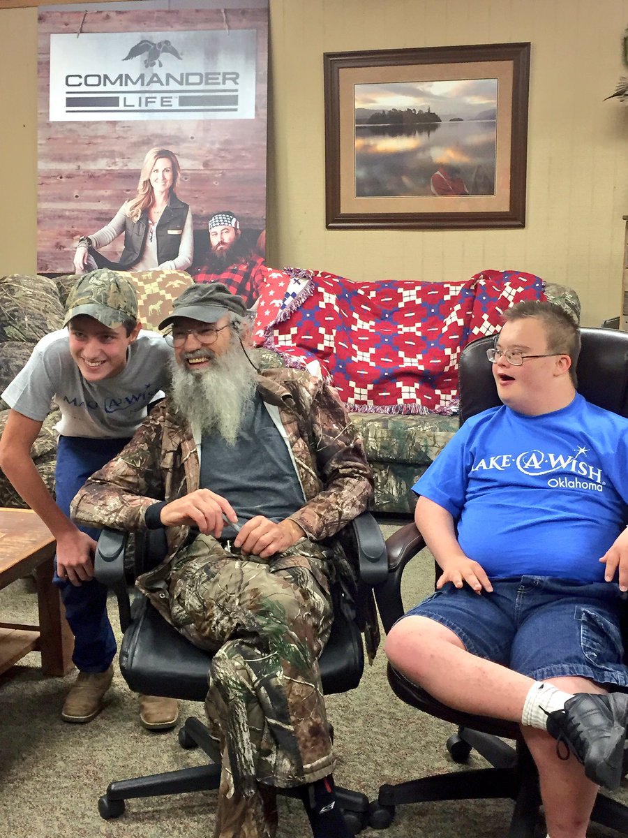 Duck_Commander's tweet photo. We had a few @MakeAWish visitors at the office today! https://t.co/jXgkEp4Kkh