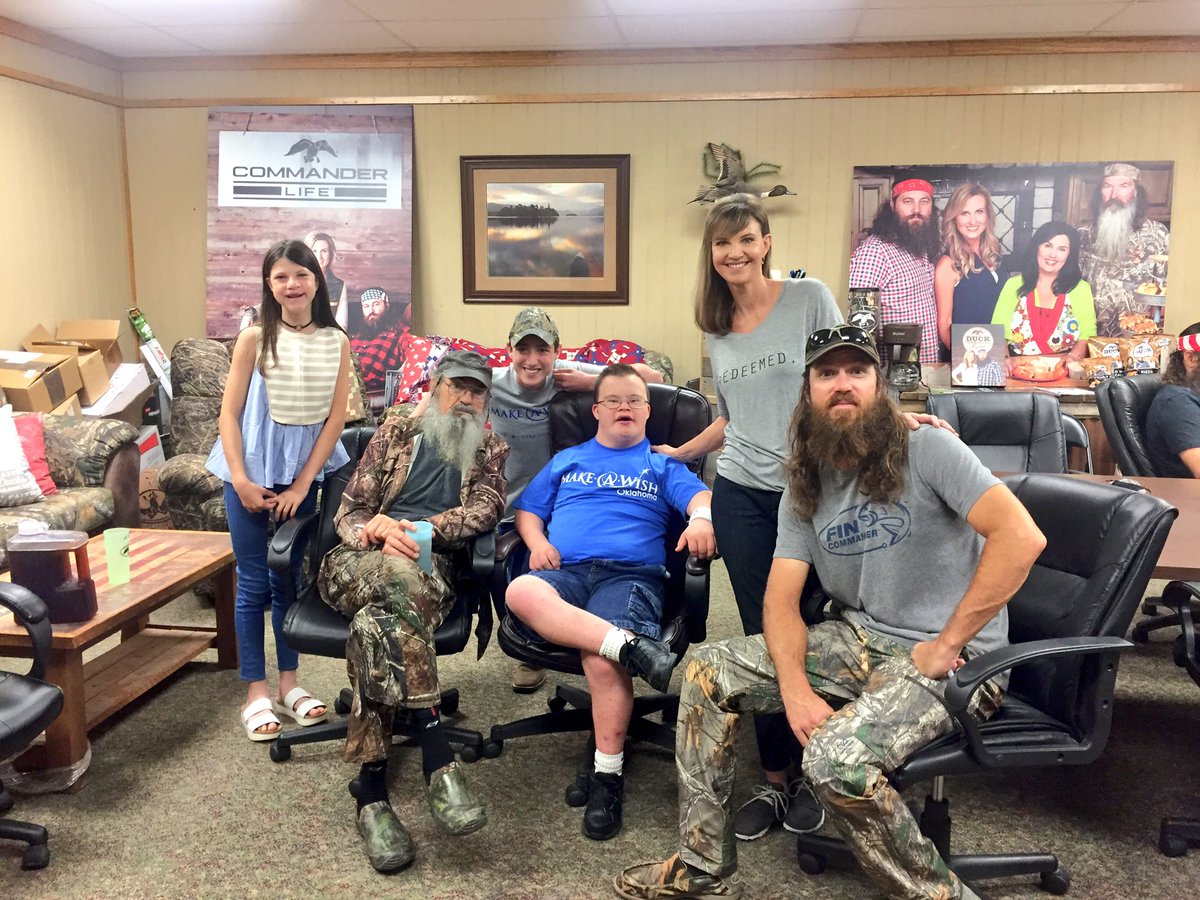 Duck_Commander's tweet photo. We had a few @MakeAWish visitors at the office today! https://t.co/jXgkEp4Kkh