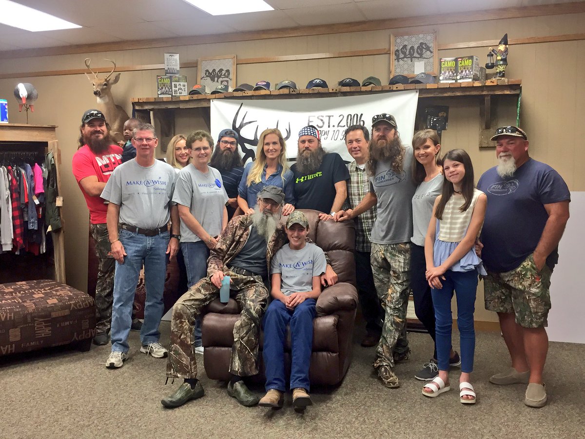 Duck_Commander's tweet photo. We had a few @MakeAWish visitors at the office today! https://t.co/jXgkEp4Kkh