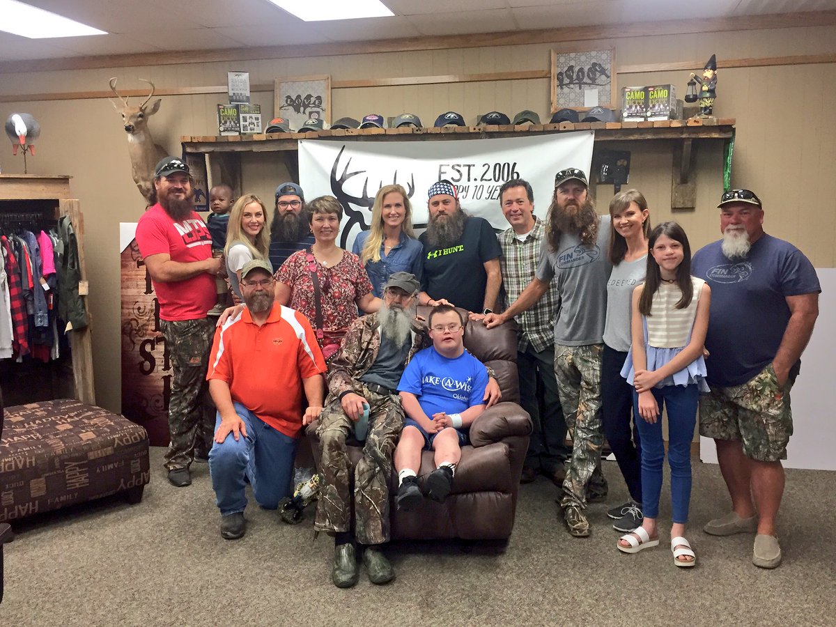 Duck_Commander's tweet photo. We had a few @MakeAWish visitors at the office today! https://t.co/jXgkEp4Kkh
