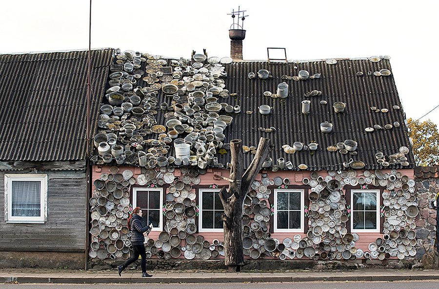 JorgeLeuschner's tweet photo. Zagare, Lithuania:
I'm fixing a hole where the rain gets in / And stops my mind from wandering …
Photo: https://t.co/Qjf2NfhAP7 https://t.co/RySiACD88i