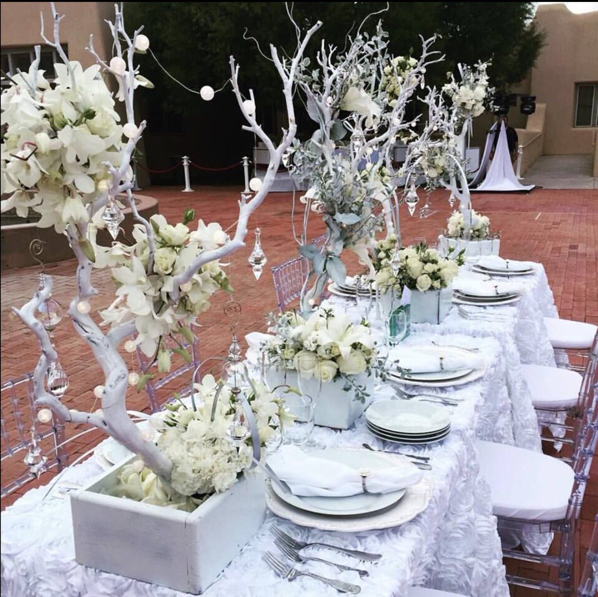 DinerEnBlancWPB's tweet photo. Only 2 days left for #DEBWPB16. What will your table settings look like for GEMxDEB @GemSpringWater https://t.co/aG4qYQb7wM