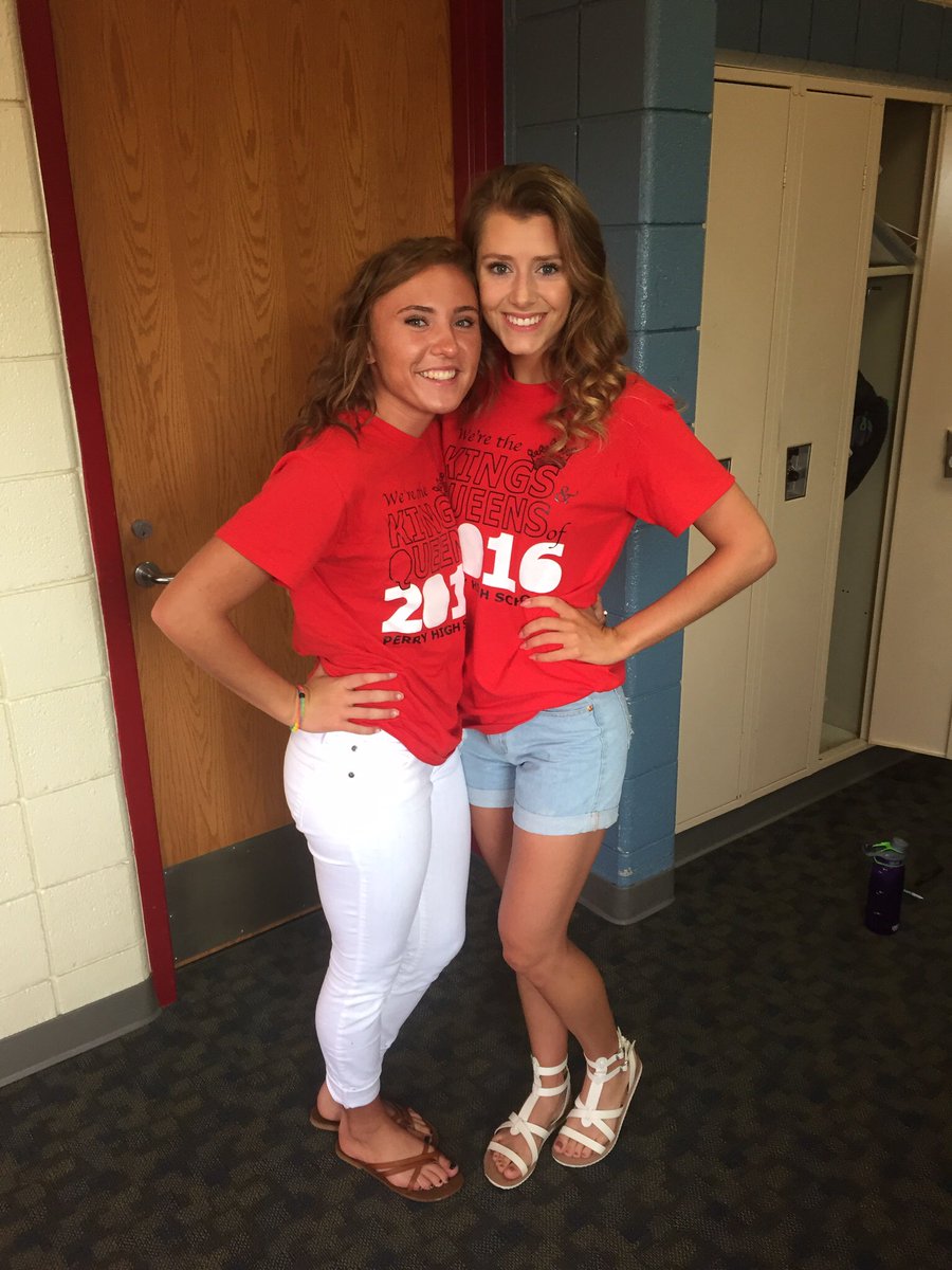 Emilyfishhh's tweet photo. @TheLydiaBrooke happy birthday lydia!💗😻 i hope your day is as sweet as you🍭 https://t.co/sUiImkgFrl