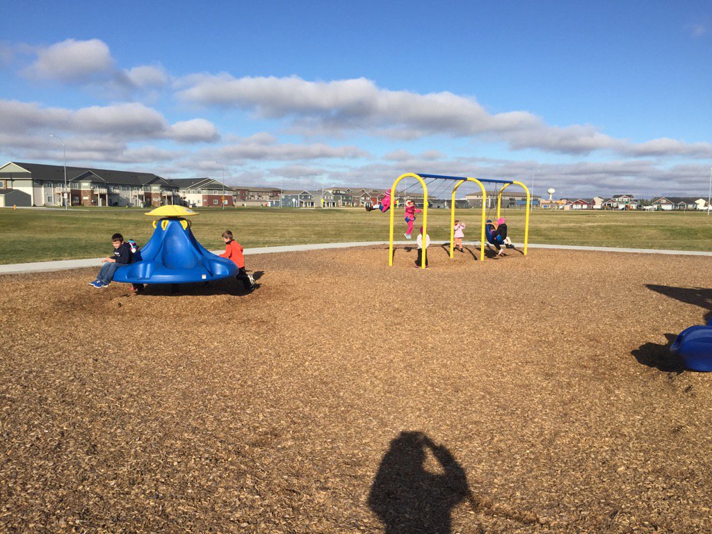 Angel_Soderberg's tweet photo. Beautiful fall day at Discovery!  #TrailBlazeOn #freshairhelpsuslearn https://t.co/e3f3j8KkQ2