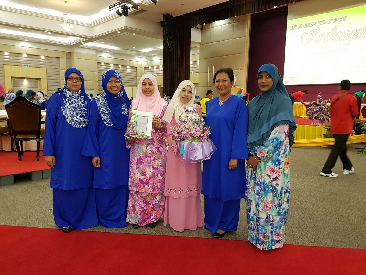 gkanedi's tweet photo. Tahniah #BakatLaut dinobatkan juara keseluruhan Pertandingan Kraftangan ATM 2016 #Kebajikan @HishammuddinH2O @tldm_rasmi @mykamarul https://t.co/VnnypFcUu4