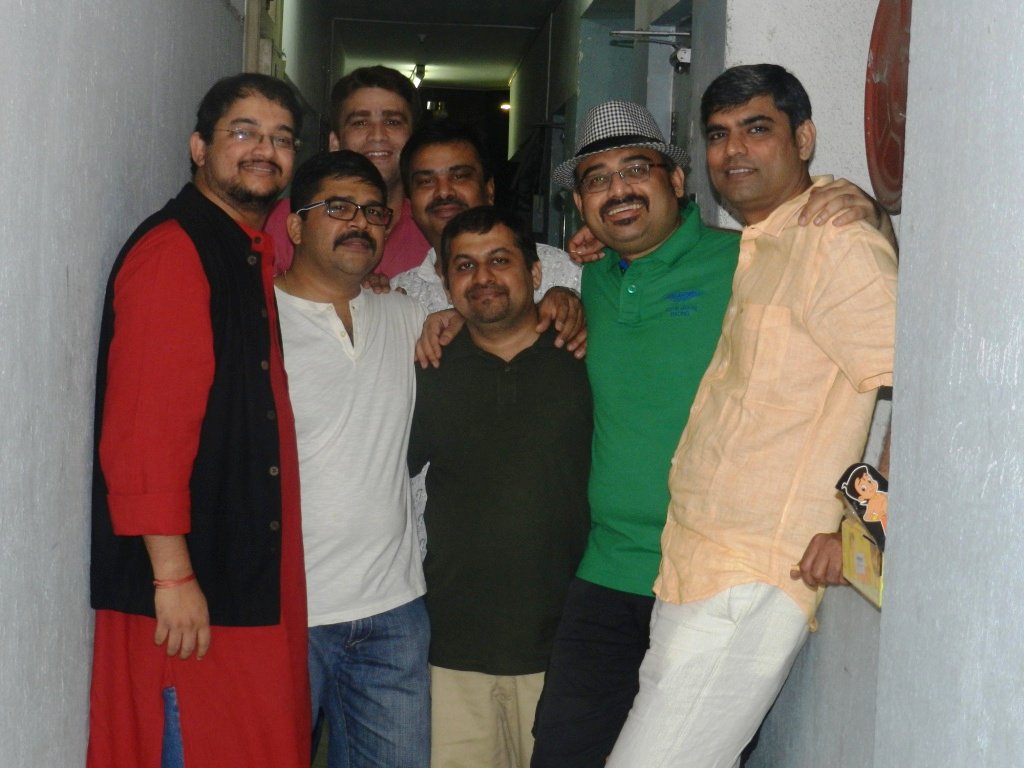 ashishgakrey's tweet photo. @hr_shapers #Diwali Party wid #HRShapers Gang Wish u #HappyDiwali 2all of u #HappyDeepavali #ShubhDivali #ShubhDeepawali #Deepavali2016 #HR https://t.co/XZ0VYGJGfa