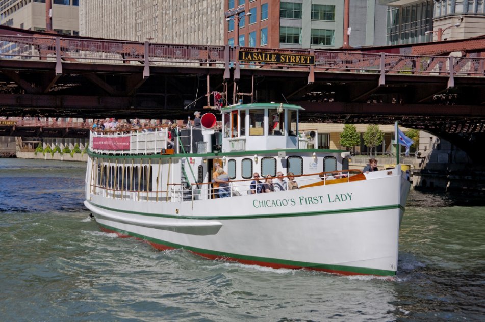 ACHotelChicago's tweet photo. Conquer Chicago by water with the infamous @ChiArchitecture boat tour. #312ACtion https://t.co/q5Fj1Wxmkm https://t.co/sfb2xuSFQa