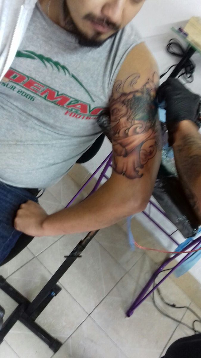 JDavidCruces's tweet photo. Pez koi 🐠 en proceso.... #Tatto 😀😀 https://t.co/xMfNtnhXk6