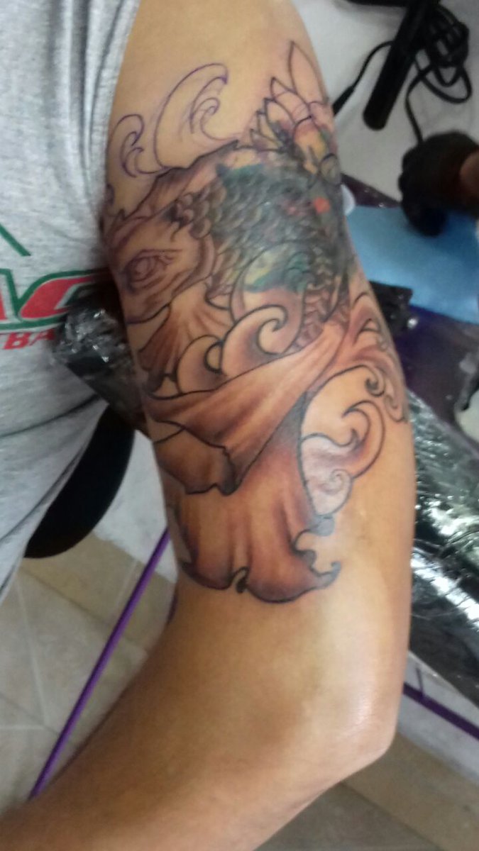 JDavidCruces's tweet photo. Pez koi 🐠 en proceso.... #Tatto 😀😀 https://t.co/xMfNtnhXk6