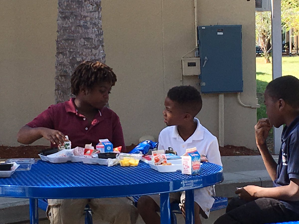 clbaird1's tweet photo. Upperclass mentoring at lunchtime! #TTignite #readingbuddies https://t.co/u0HifIL6tf