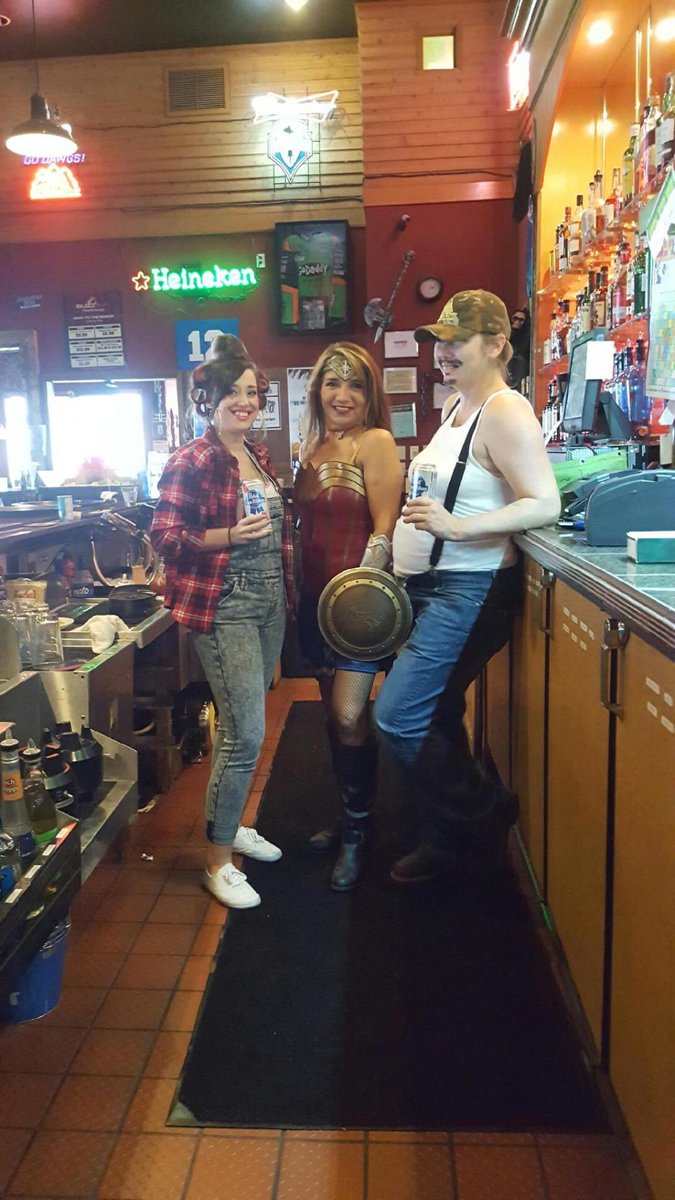 BuzzInnWA's tweet photo. Pretty fun weekend here at the Smokey Point #buzzinn! https://t.co/XCgqRiJ8ql