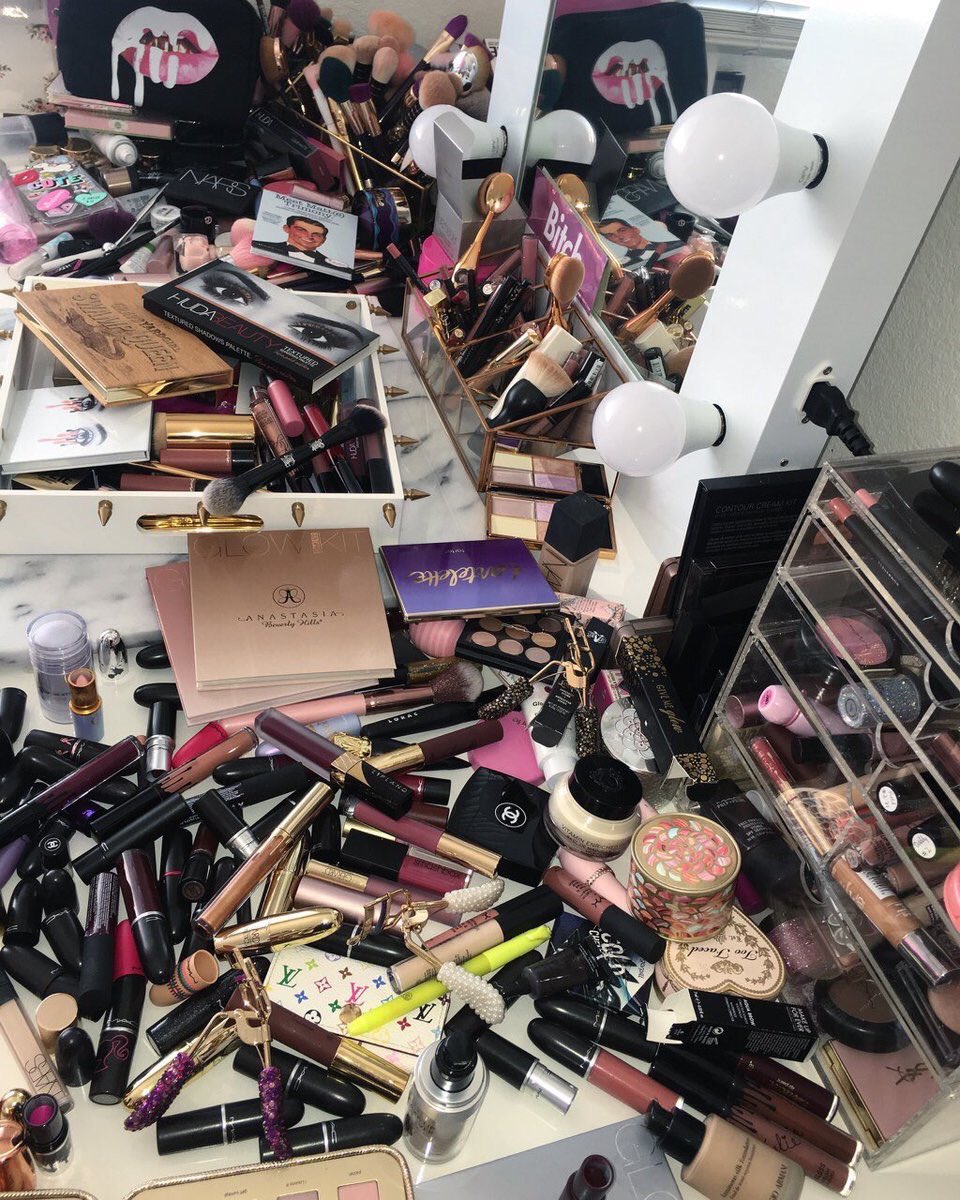 glowkit's tweet photo. The best kind of mess https://t.co/1buRqFxGSD