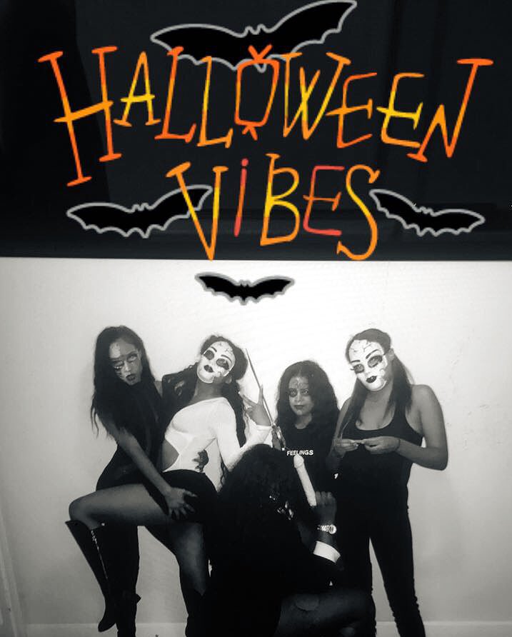 LovelyyNae_'s tweet photo. nobody really likes us😈 but that's fine they know our name tho 😇 #baddbehavior 👯👻🤑💖🔫 https://t.co/g1QYgwGgH0
