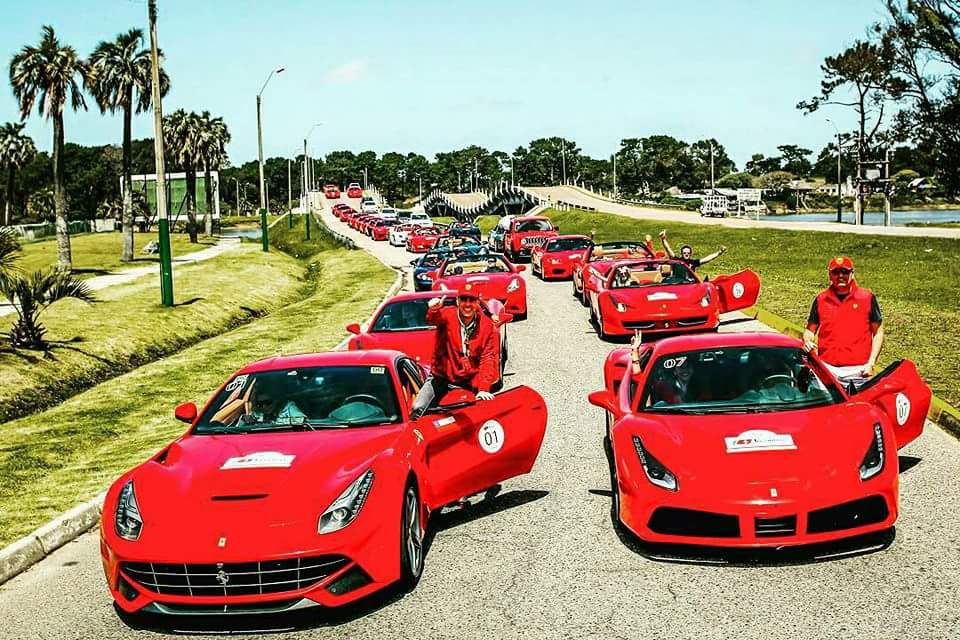 agenda_punta's tweet photo. Postales del #IncontroFerrari en #PuntaDelEste #IncontroSudamerica 
Ferrari
@emekavoces #SantiLombardi https://t.co/6z7JdBYuRN