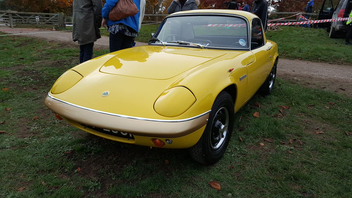 Classic Car Weekly tweet media