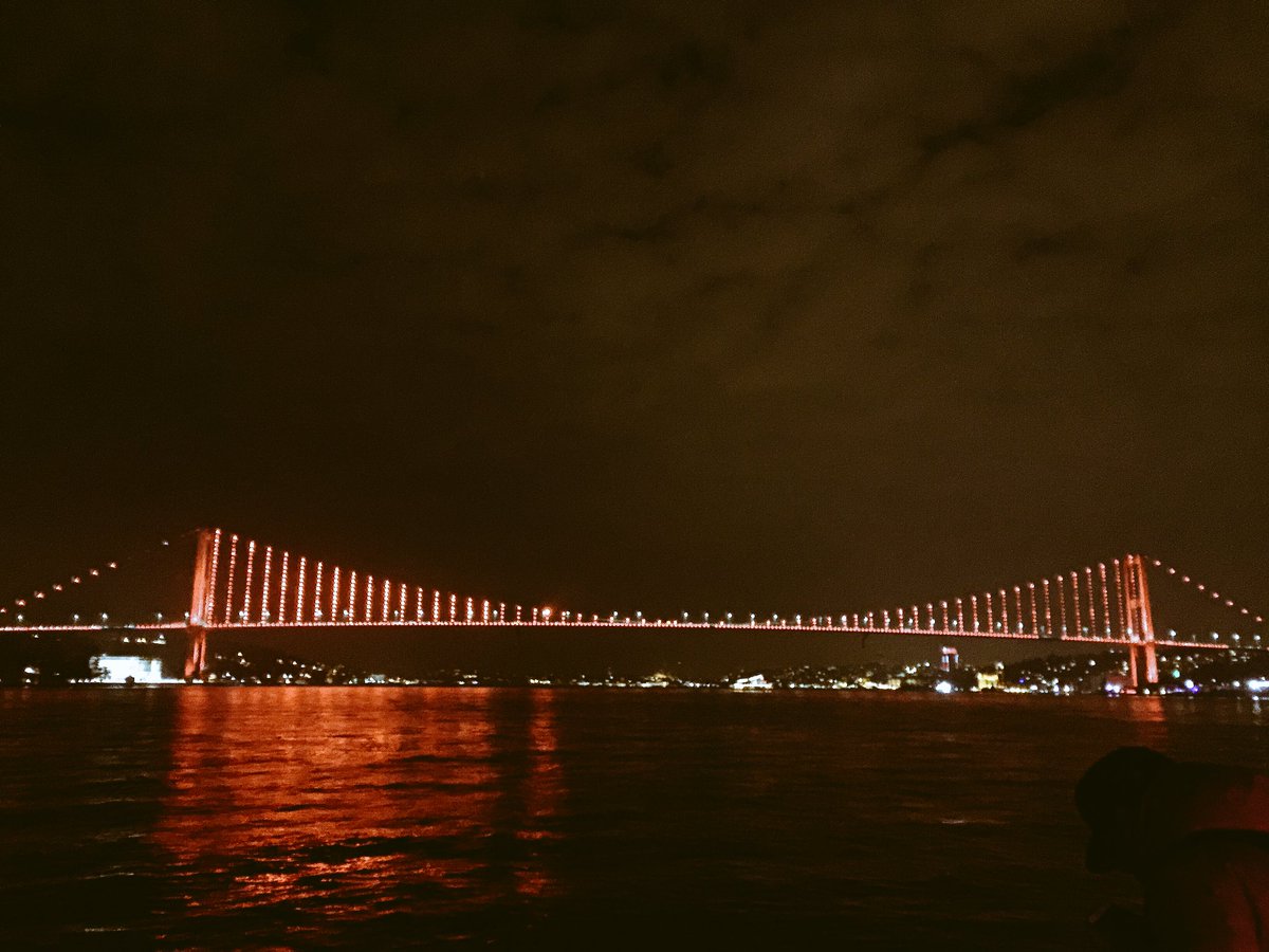 SPEAKYOURMINDD's tweet photo. In other news I have awarded myself as the photographer of the year. Cheers to myself 💥🎉🍾 #EuropeToAsia #BoatCruise https://t.co/eFHQhE3aws