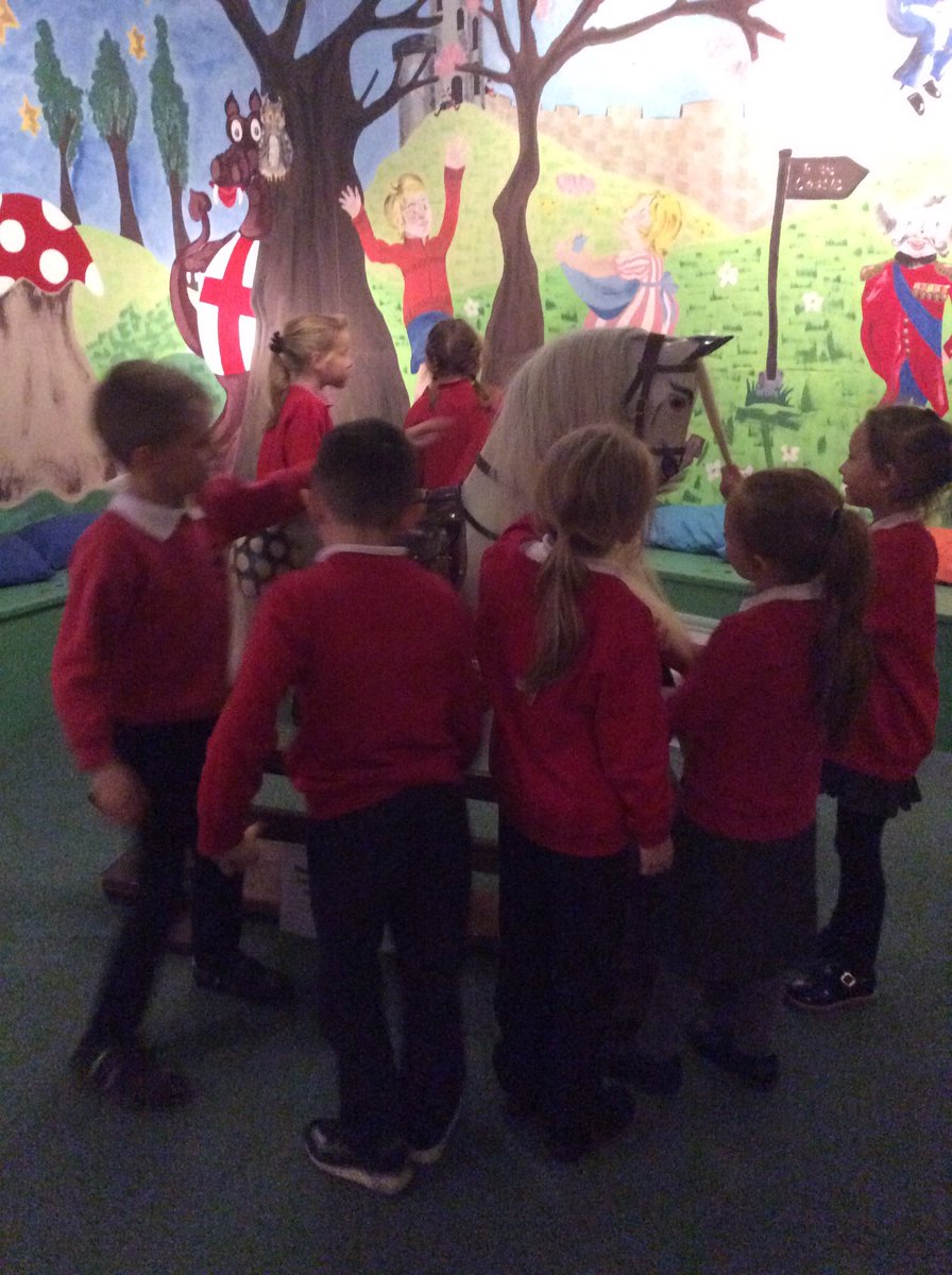 msboyes11's tweet photo. Lots of learning about toys and how people lived in the past @BoothferryPS https://t.co/BSBvTfB2Ho