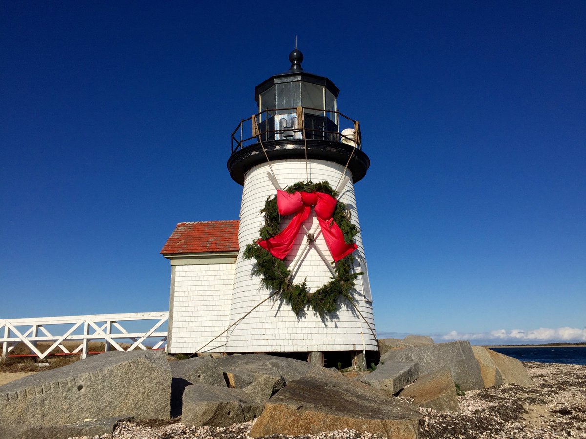 StephenMaury's tweet photo. Embracing The Holiday Spirit: Christmas Stroll on Nantucket https://t.co/YzSyjJa3XA https://t.co/YNBbSHELE9