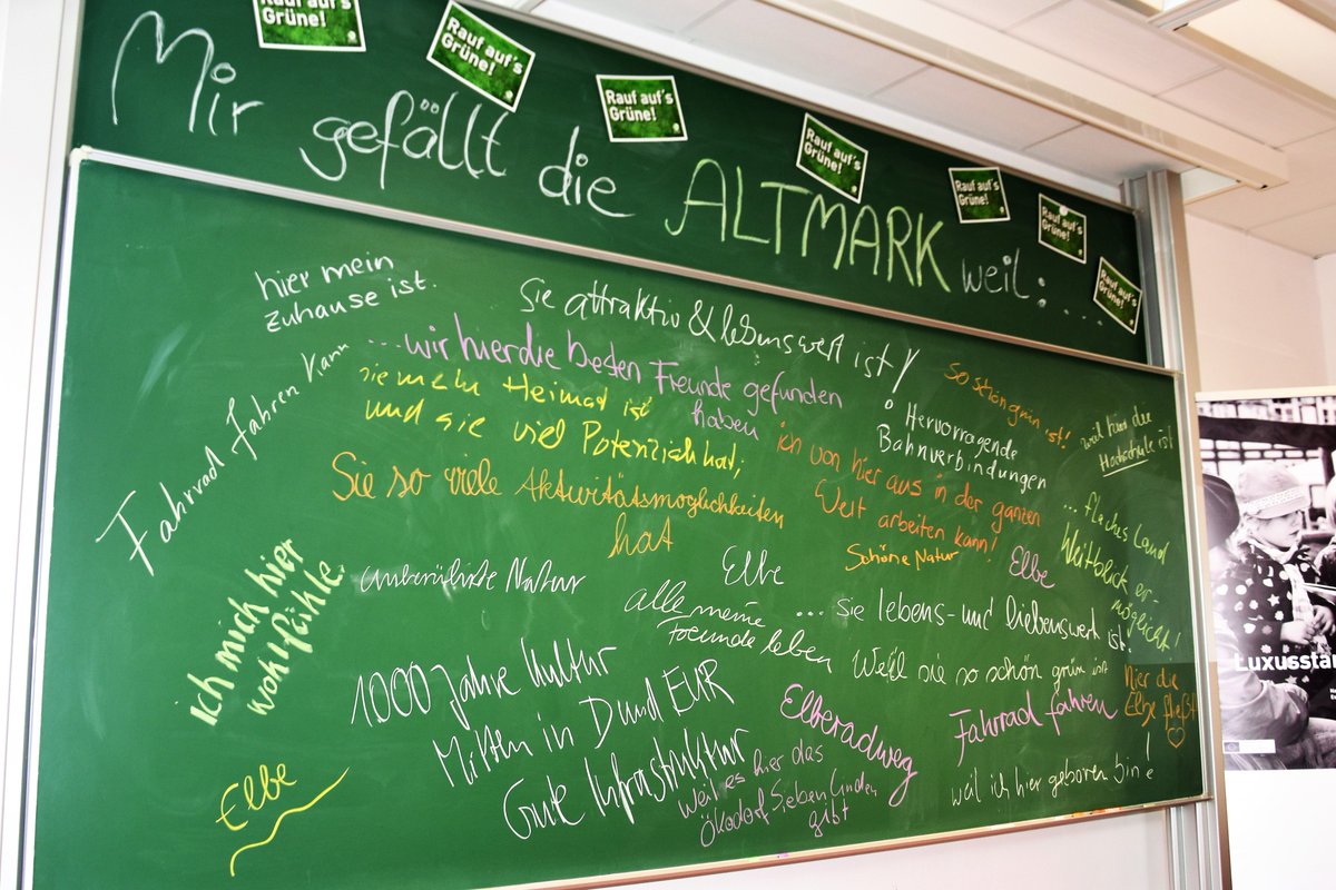 LandLeute's tweet photo. #Oldschool mit Tafel, Kreide und so: Viele positive Statements zur #Altmark #GrüneWiese heute auf der #ConnectYou @hs_magdeburg gesammelt https://t.co/CPZhMzdXCs