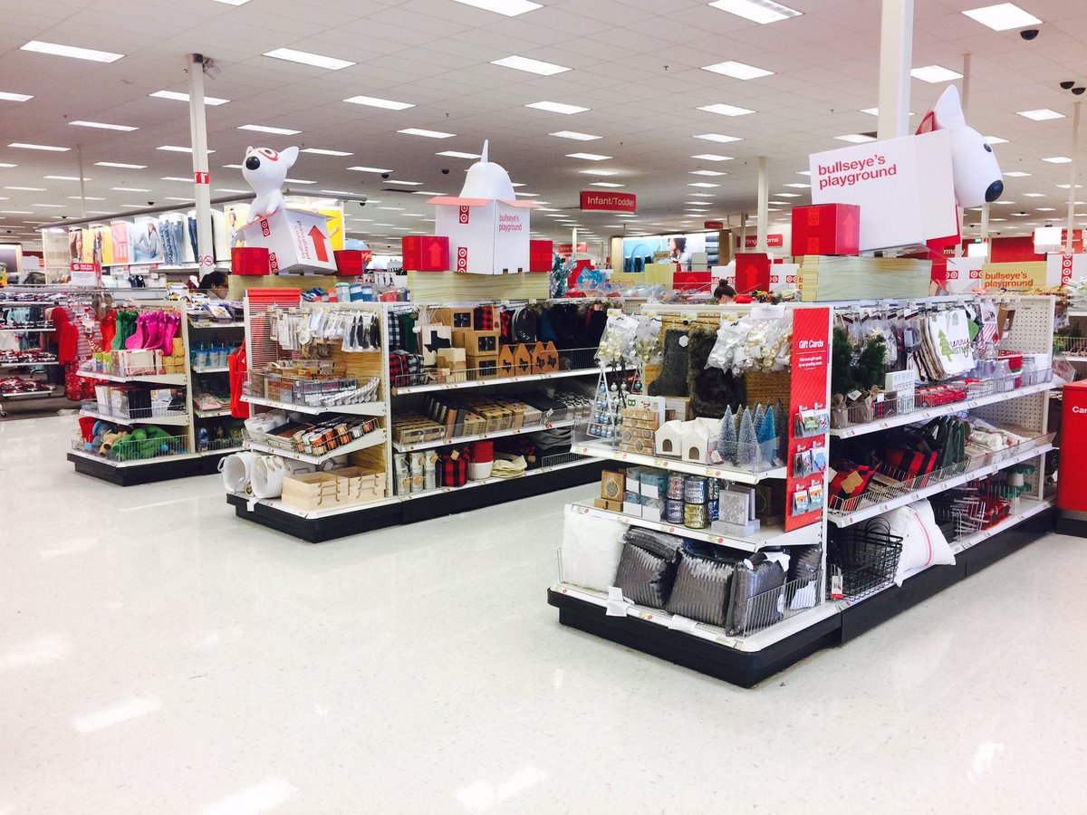 JesusTovar1's tweet photo. #bullseyesplayground is ready for the Holidays! #T2042 #firstimpression #Brand #G391Engagement #Q4 🎄🎅🏼☃️ https://t.co/7ApiZvkJ40