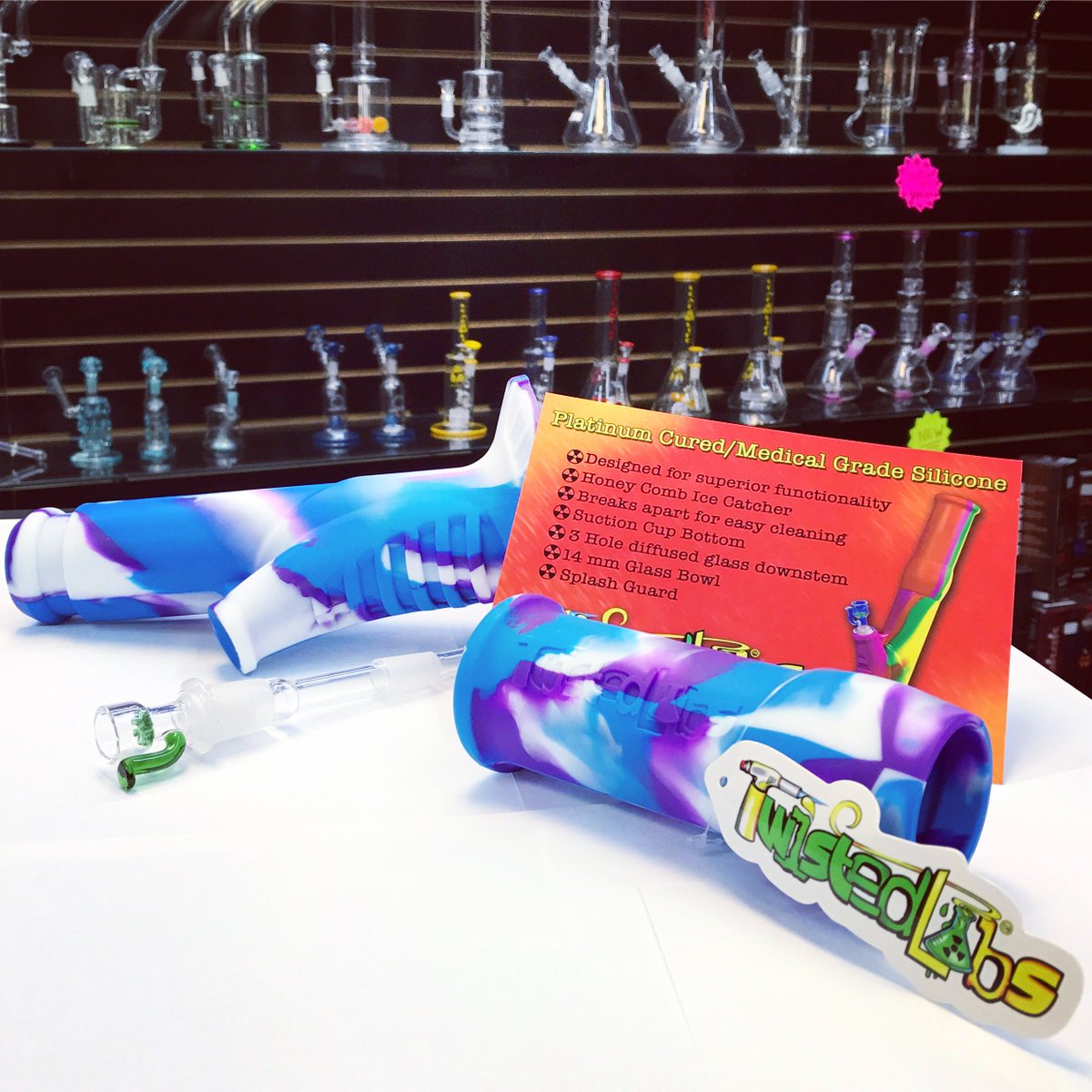 hookahhookupcm's tweet photo. @twistedlabs silicon water pipes! Dishwasher safe and breaks apart for easy cleaning! What a dream! #OneThousandWaysToChill #twistedlabs https://t.co/fA0PABHz8h