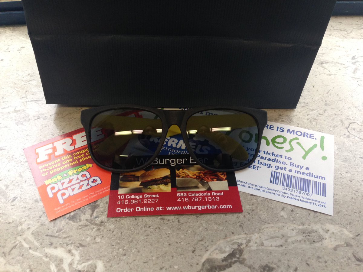 RyersonMoves's tweet photo. Some more additions to our gift bags! First 30 students to check-in with their OneCard get a gift bag! #MasalaBhangra #FreeStuff https://t.co/G7V2MWeoWK