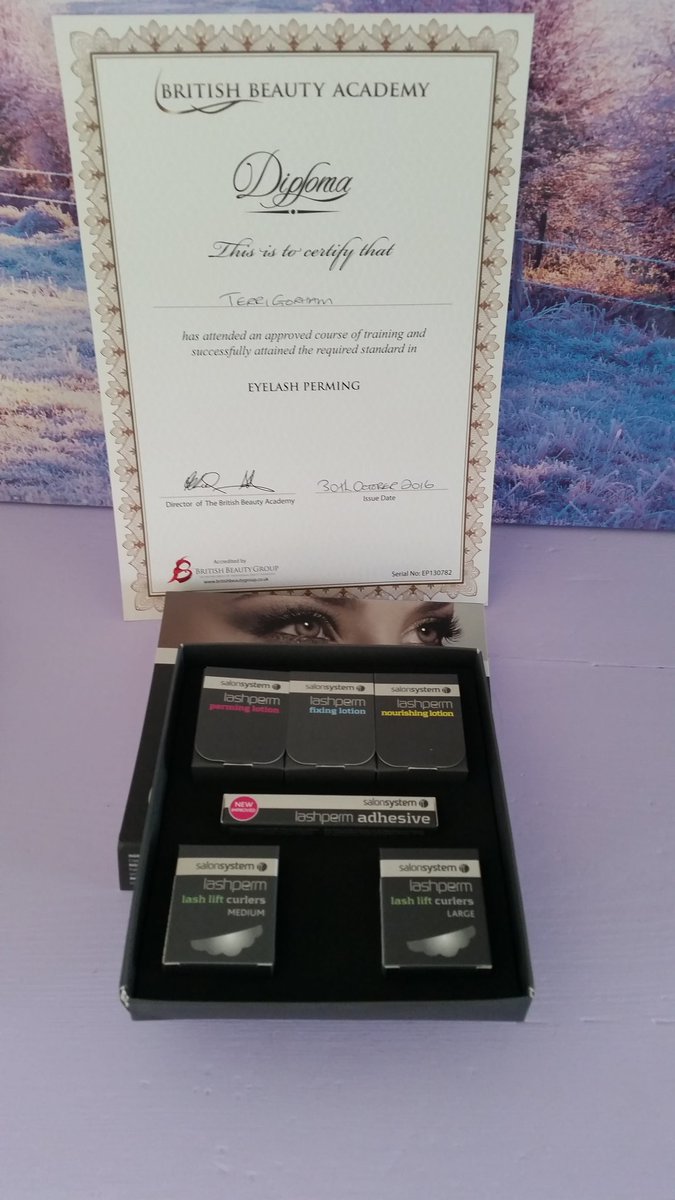 brow_box's tweet photo. Proud to have completed the EVL Lash course this week. My kits finally arrived. https://t.co/ddVppLfAnX