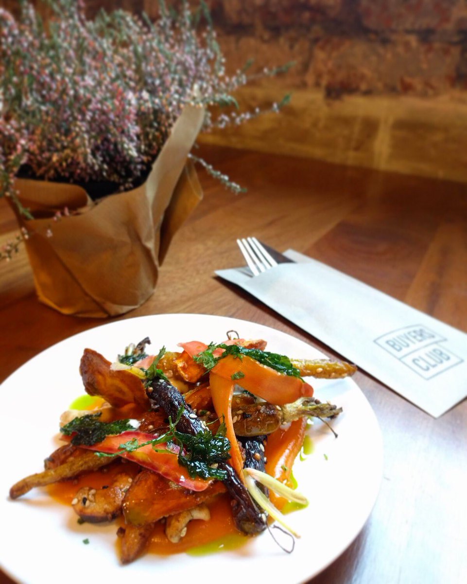 buyersclubbar's tweet photo. Sneak peak at a dish from our new menu launching next week 🍁🍂 Roast heritage carrot, purée, pickled &amp; crisped carrots, yoghurt &amp; coriander🍴 https://t.co/KJvcPnfW06