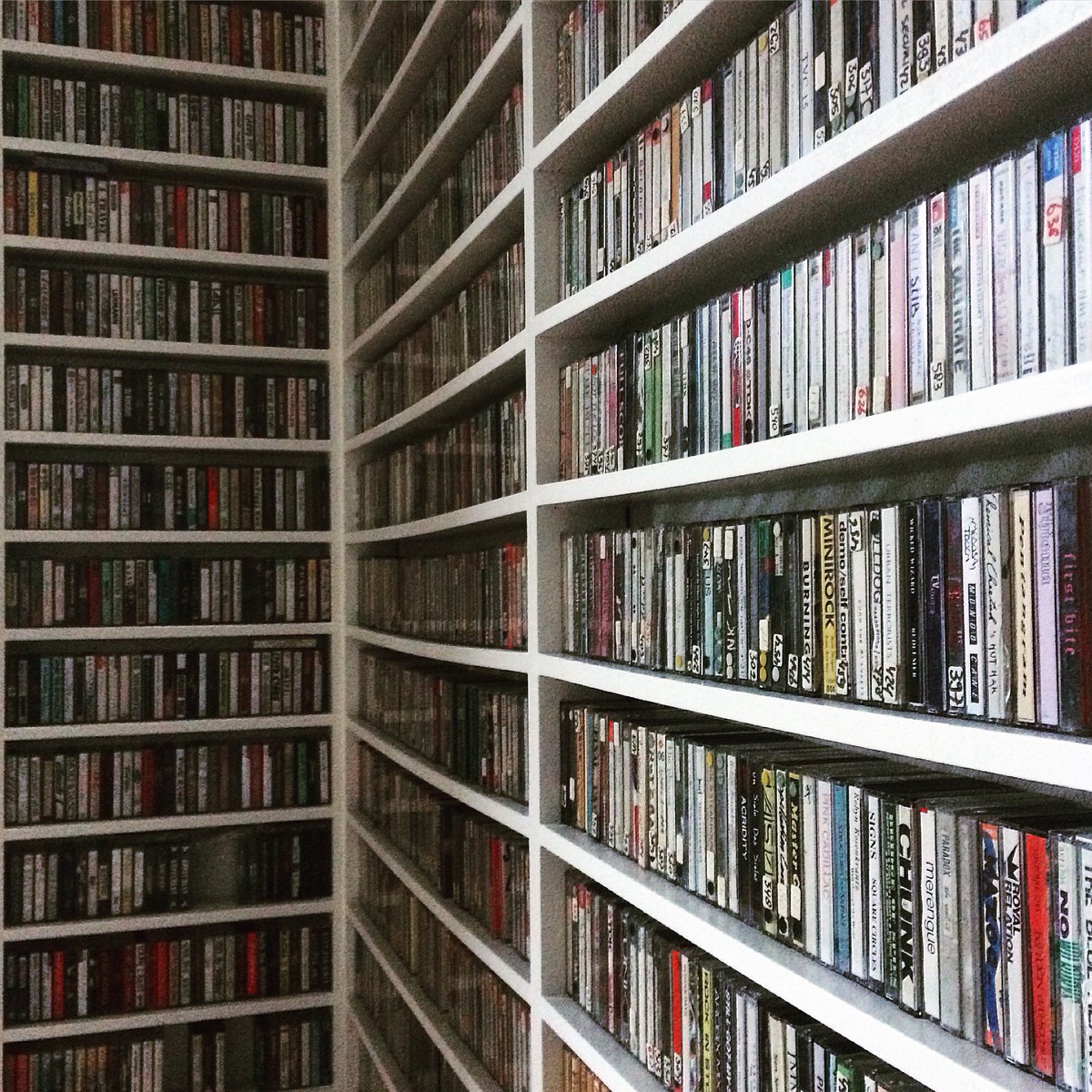 DigginDemos's tweet photo. Mijn demo's met #vergetenmuziek. Ik ga op zoek naar het verhaal achter deze tapes. Muziekhistorie of niet? Check > https://t.co/nF2DzIvvfO https://t.co/SAKzgBaeob