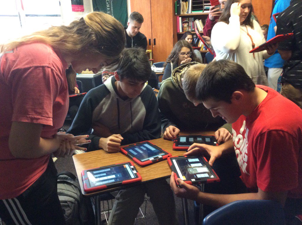 sravgr's tweet photo. Great collaboration going on with Quizlet live today in my Spanish classes! @kmtitler #RaiderStrong #PCSD_phs https://t.co/GqrwBMjTfn