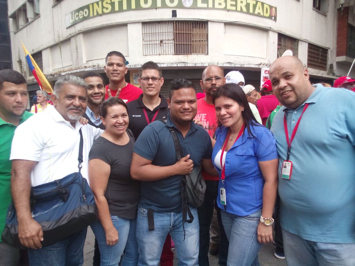 PatriaEscolar's tweet photo. #LlegoLaNavidad Y aquí estamos nosotros de pie y en combate por Venezuela, por el futuro; no hay tregua para el fascismo https://t.co/0kOt2mcP5T