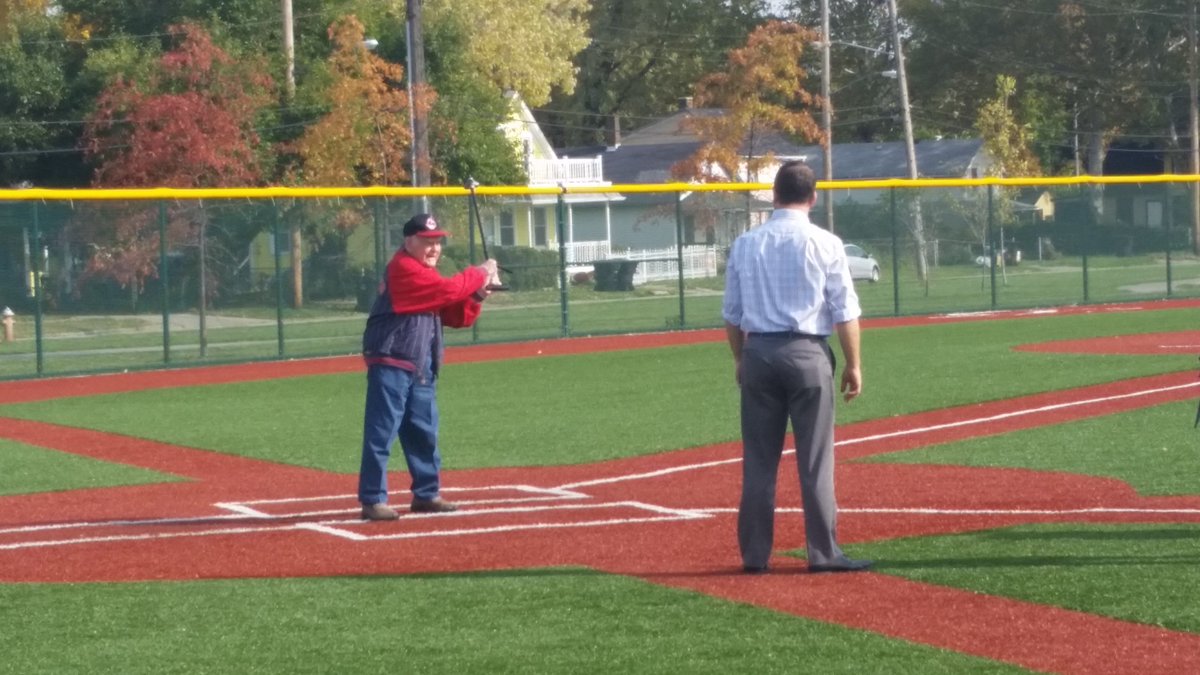 LeagueParkTalks's tweet photo. Honored 2 hv 95yo Nate Madvid come back &amp; visit me 4 @WEWS piece w/ @brookbanktv ! He even imagined a swing vs Bob Feller! #WorldSeries https://t.co/JZGuCj4FG0