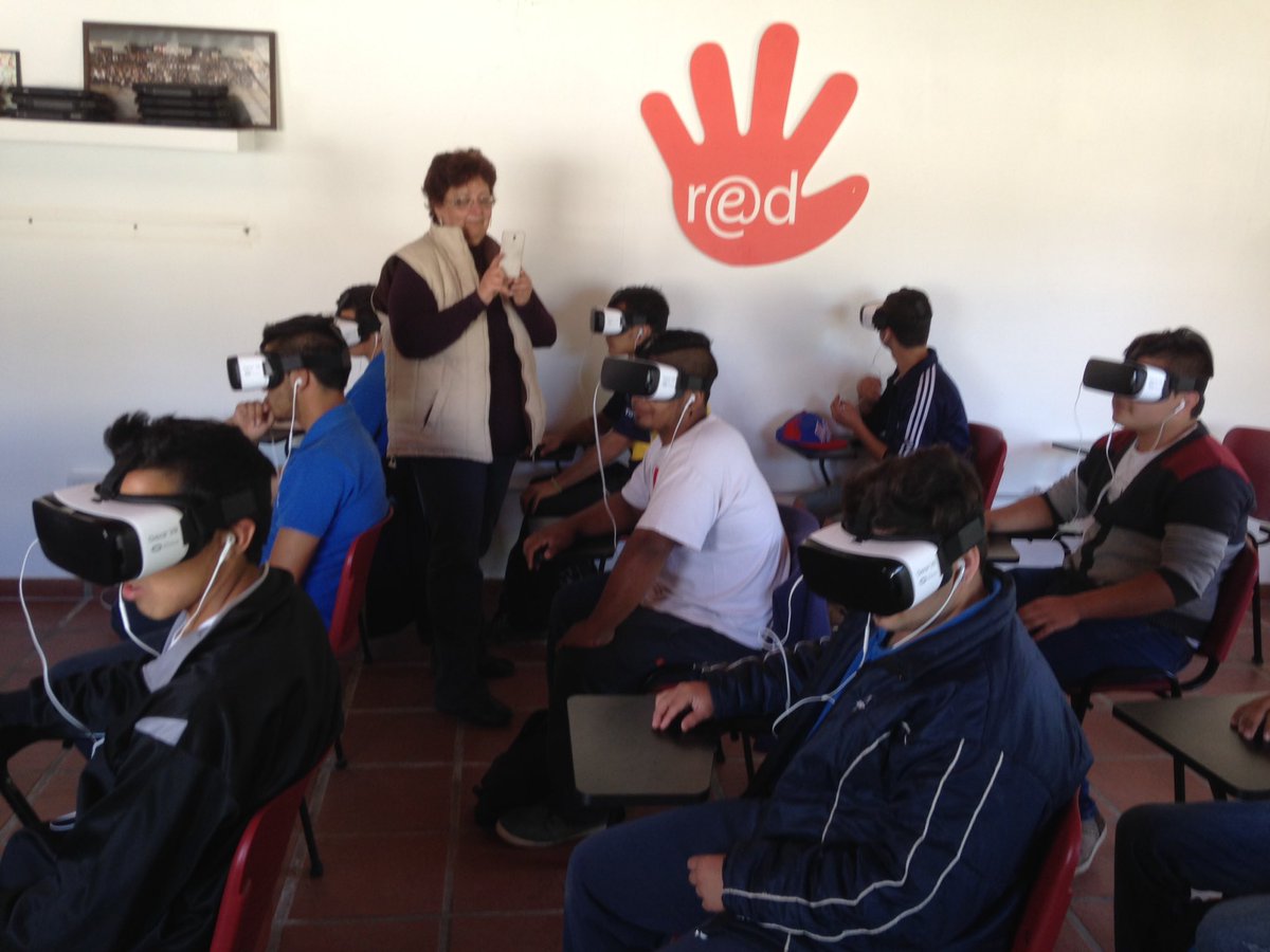 Zaal_86265's tweet image. Hoy por la tarde visitan Casa RED alumnos de 5 año de Esc Tecnica! #RedVirtual @Munirivadavia1 @edgaralarconm @JUReynoso