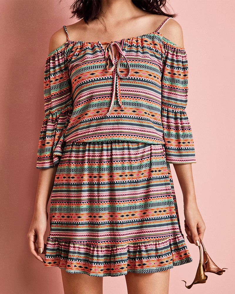 cea_brasil's tweet photo. Cintura marcada, ombros à mostra e estampa colorida para deixar o seu dia fica muito mais leve. ;) C&amp;A #CollectionDressTo https://t.co/NNrBZIE3xg
