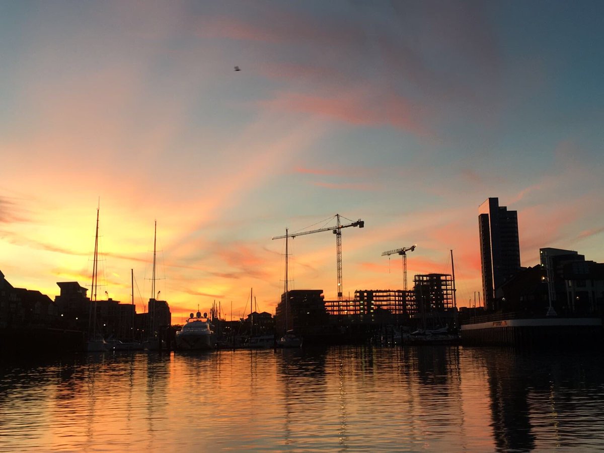 SBT_Saxon's tweet photo. Paul our motor cruising instructor at SBT has been out this eve practicing his iPhone photography! Nice work Paul https://t.co/lqMHfbFsGM