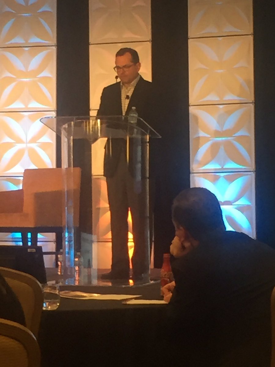 JenniferMktg's tweet photo. .@ILCommerceComm chairman Brien Sheahan on the 4th industrial revolution (AI, IoT, autonomous vehicles) & smart technology utilities #ECC16 https://t.co/Mw6h8eS7Np