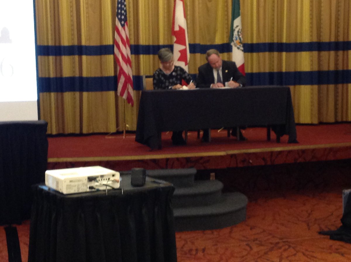 <a href="/IICAnews/">IICA</a> and <a href="/Nappo_org/">NAPPO</a> sign an agreement signifying intent to collaborate on initiatives of mutual interest.