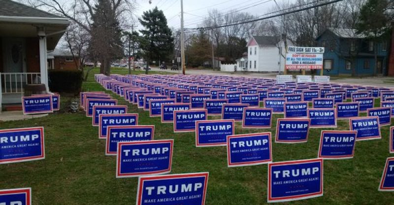 MemeDonald's tweet image. This dude has the best #halloween decorations in #America! #MAGA #DrainTheSwamp #MakeAmericaGreatAgain