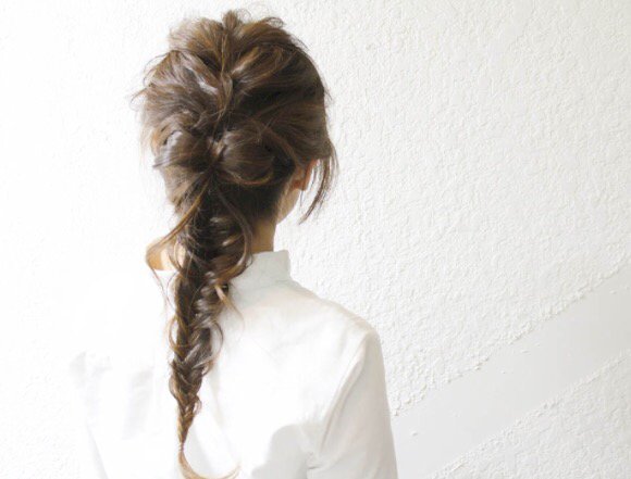 美容学生ナビ 支持率抜群 ワンランク上の上質なフィッシュボーンスタイル T Co Gqdy3yp4kt ヘアアレンジ ダウンスタイル ミディアムヘア フィッシュボーン くるりんぱ リボンヘア Hair Make Birth Day T Co Gjeeahxiib