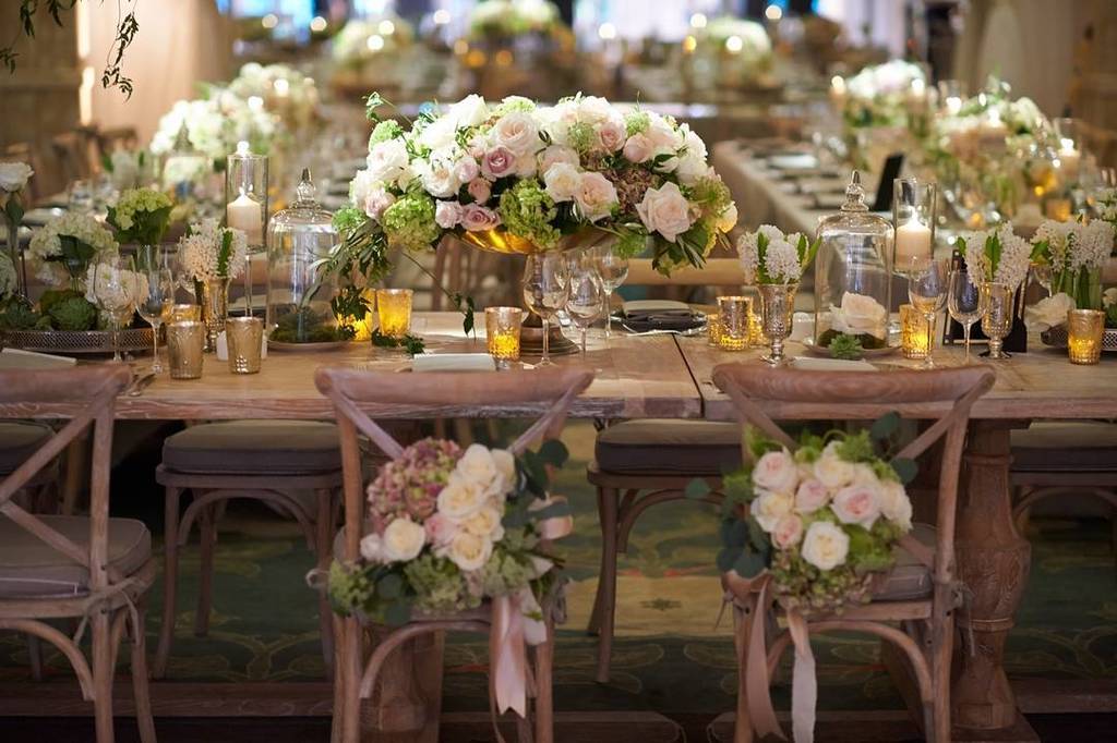 @hiddengardenflowers completely outdid themselves with these stunning centerpieces!  See more of this @fslosangeles…