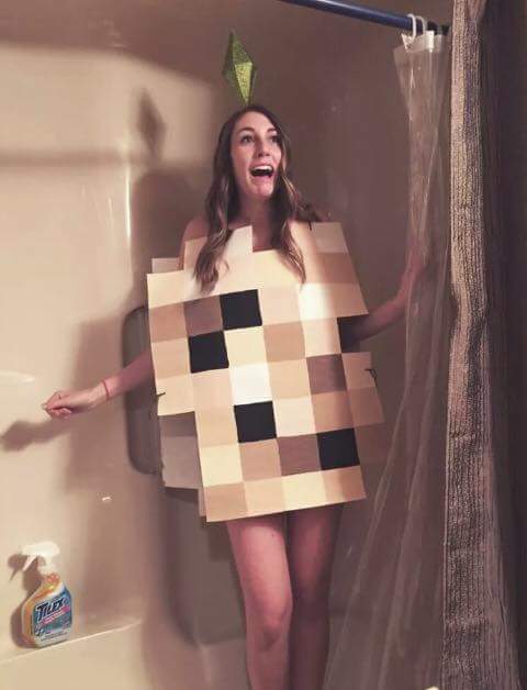 ROGU3RAG3's tweet photo. A gamers Halloween 🎃💚😂 #ideasfornextyear #simsinreallife https://t.co/q8dStGGQfe