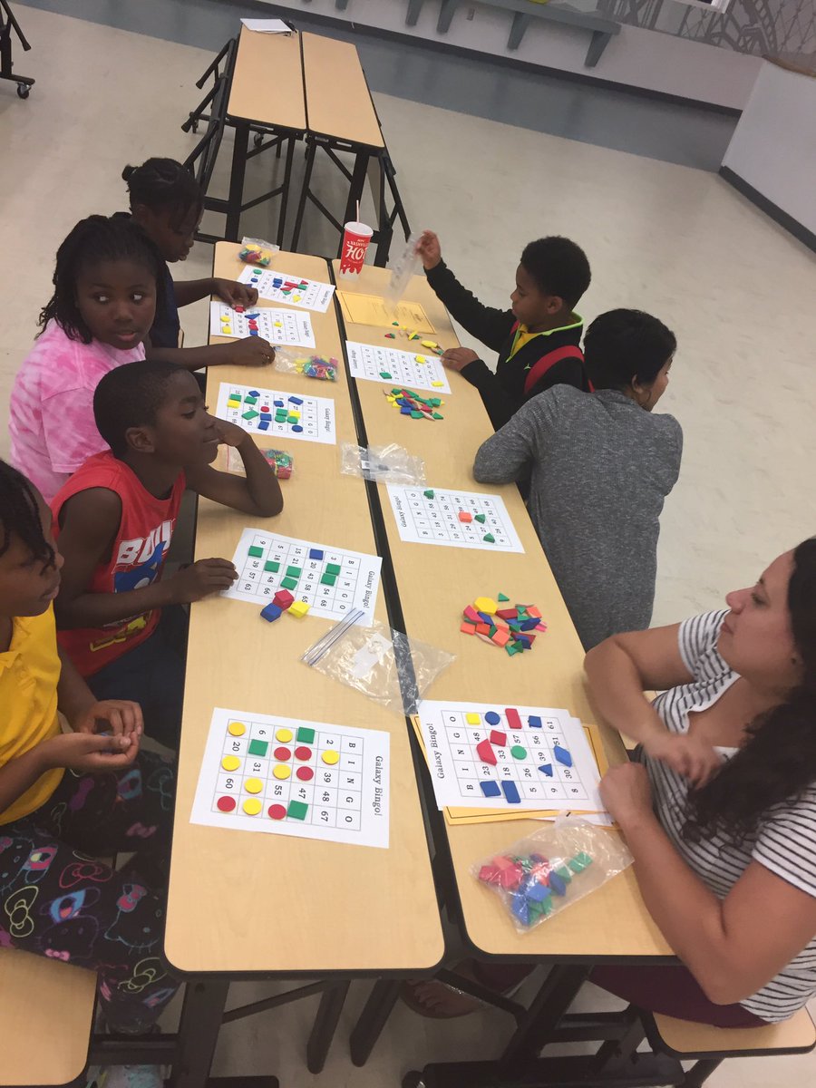 GalaxyReads's tweet photo. @GalaxyE3Elem Bingo 4 Books?! Great to see families, teachers and students smiling for literacy @abbieburnette @EspinozaE3213 @Supt_Avossa https://t.co/fbxOljGV74