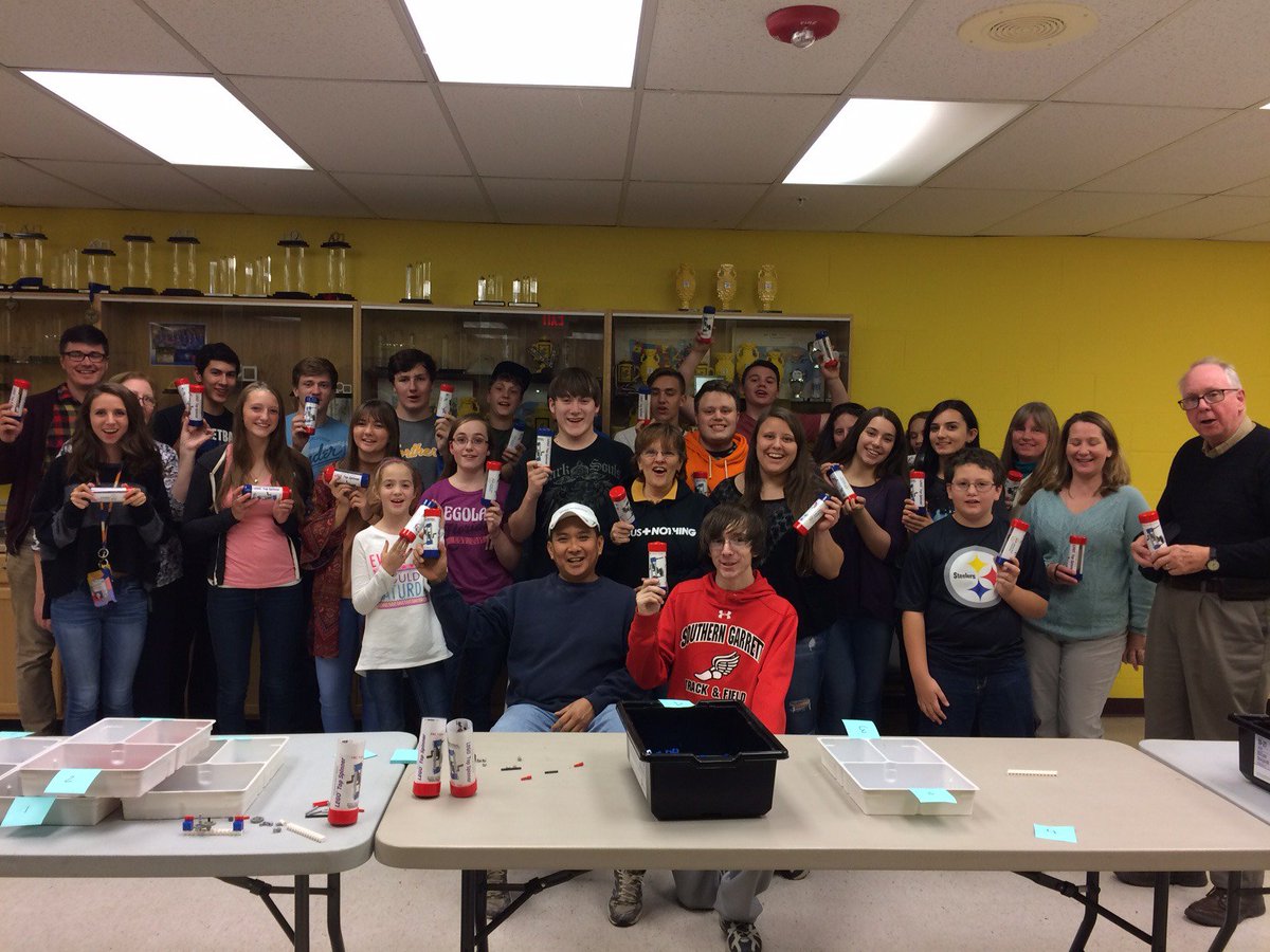 500 #lego Top Spinner Kits in 40 minutes - in route to @HIIndustries (NNS) - #STEMreadykids #MadeinGarrett for NNS STEM outreach #makered